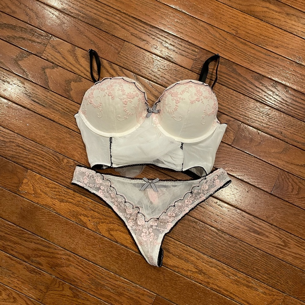 Beautiful Victoria’s Secret set